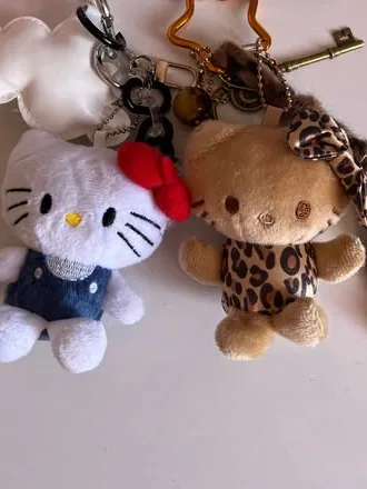 ميدالية دبدوب Hello Kitty